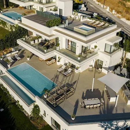 Resina Luxury Gym Cinema Sea Views וילה אסטפונה